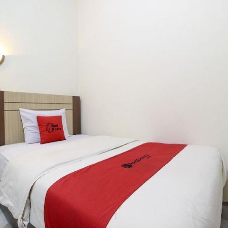 Reddoorz Plus Near Stadion Mandala Krida Yogyakarta Extérieur photo