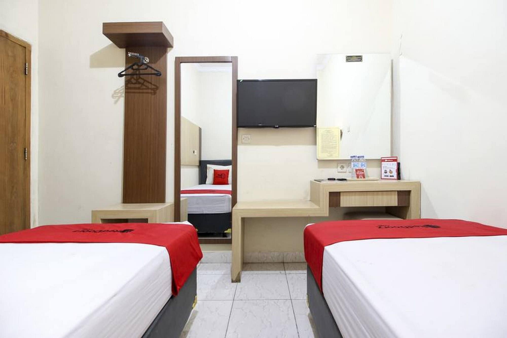 Reddoorz Plus Near Stadion Mandala Krida Yogyakarta Extérieur photo