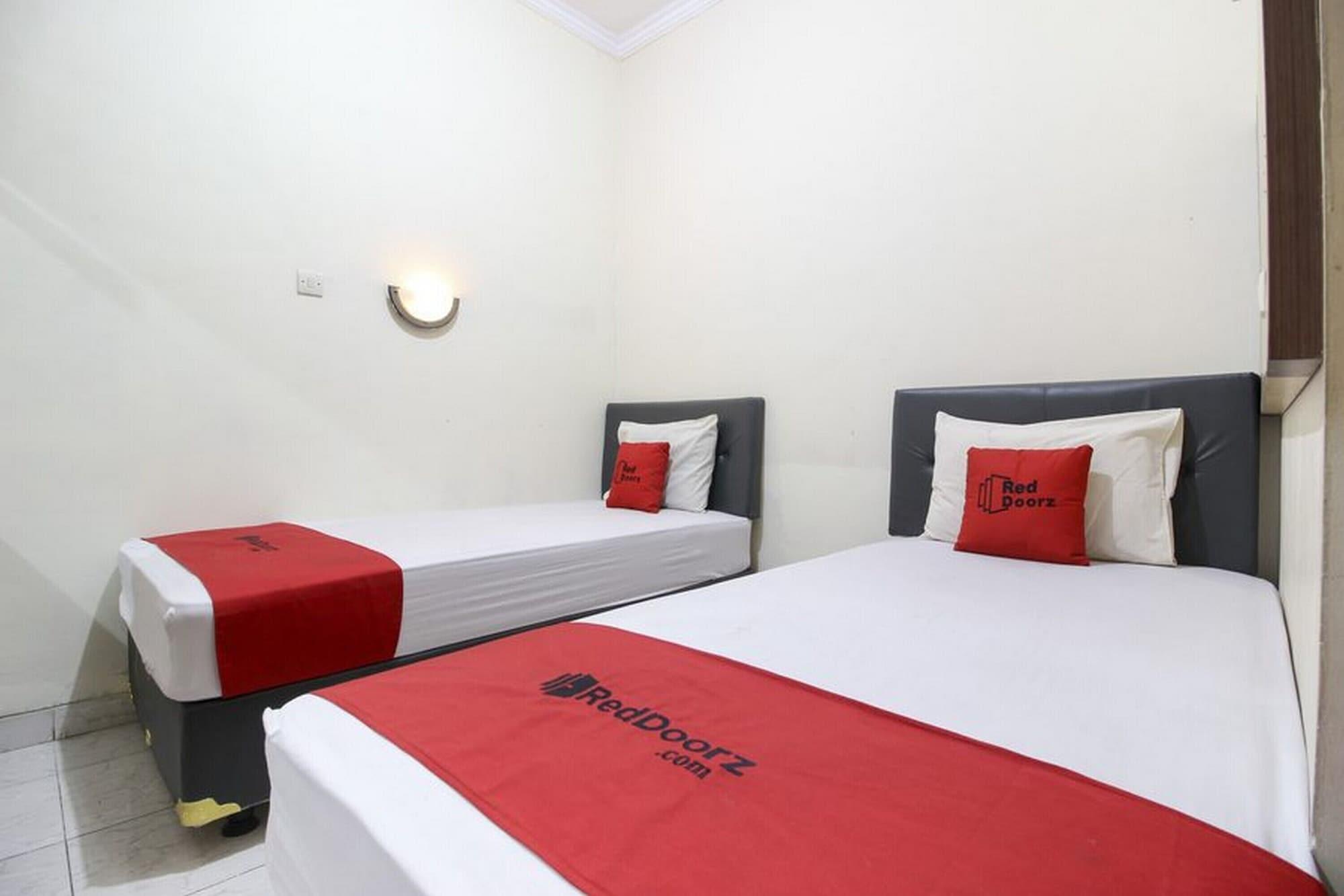 Reddoorz Plus Near Stadion Mandala Krida Yogyakarta Extérieur photo