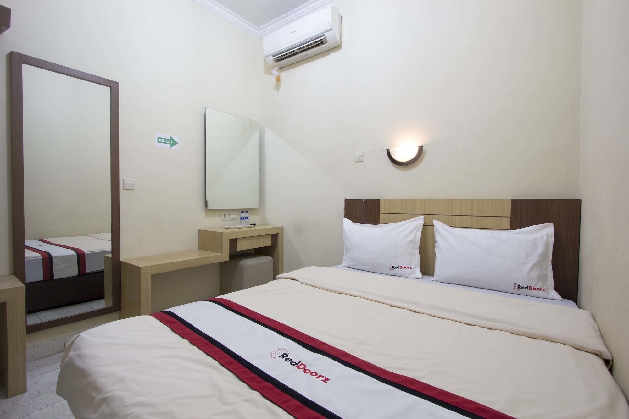 Reddoorz Plus Near Stadion Mandala Krida Yogyakarta Extérieur photo