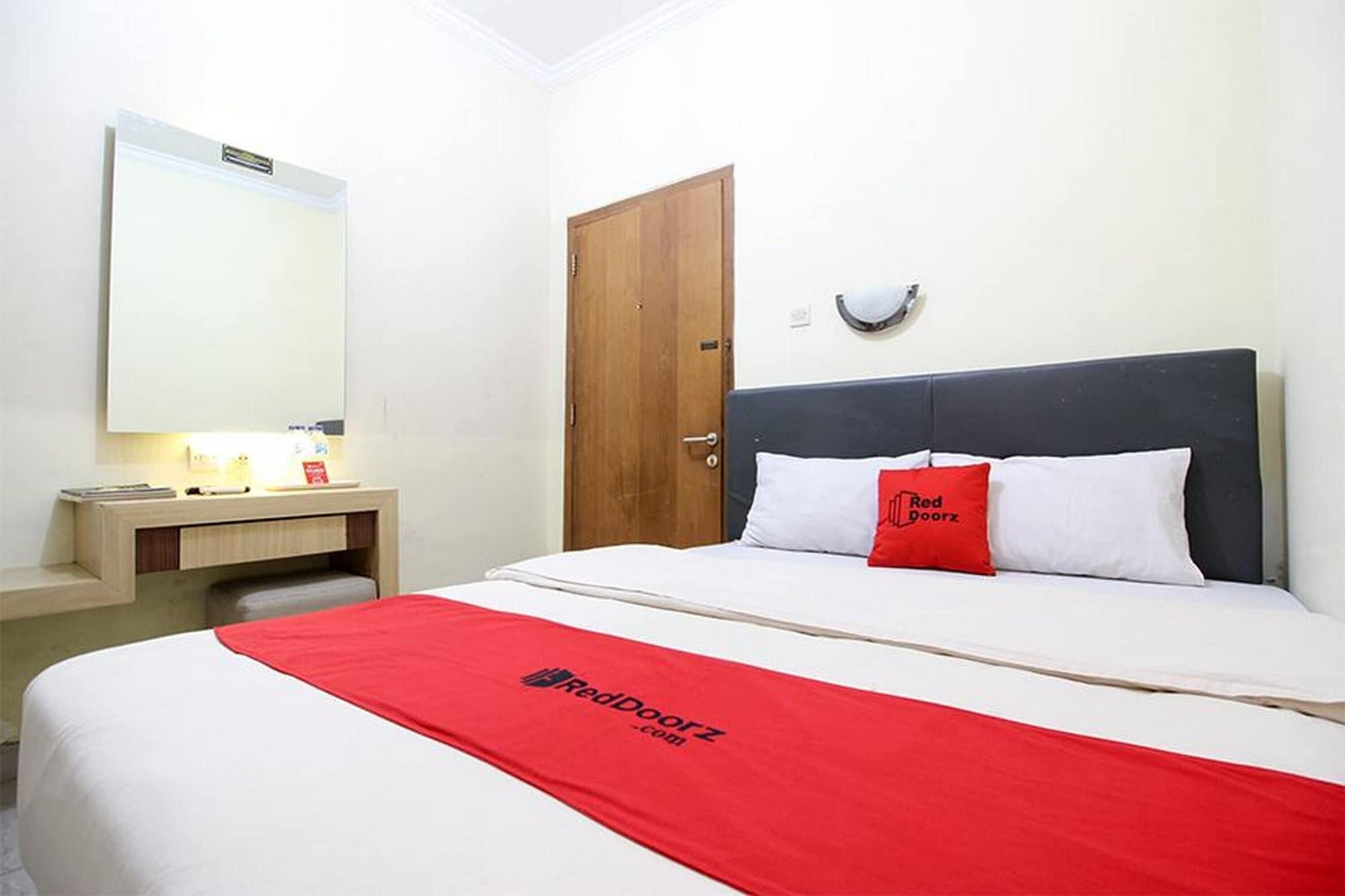 Reddoorz Plus Near Stadion Mandala Krida Yogyakarta Extérieur photo
