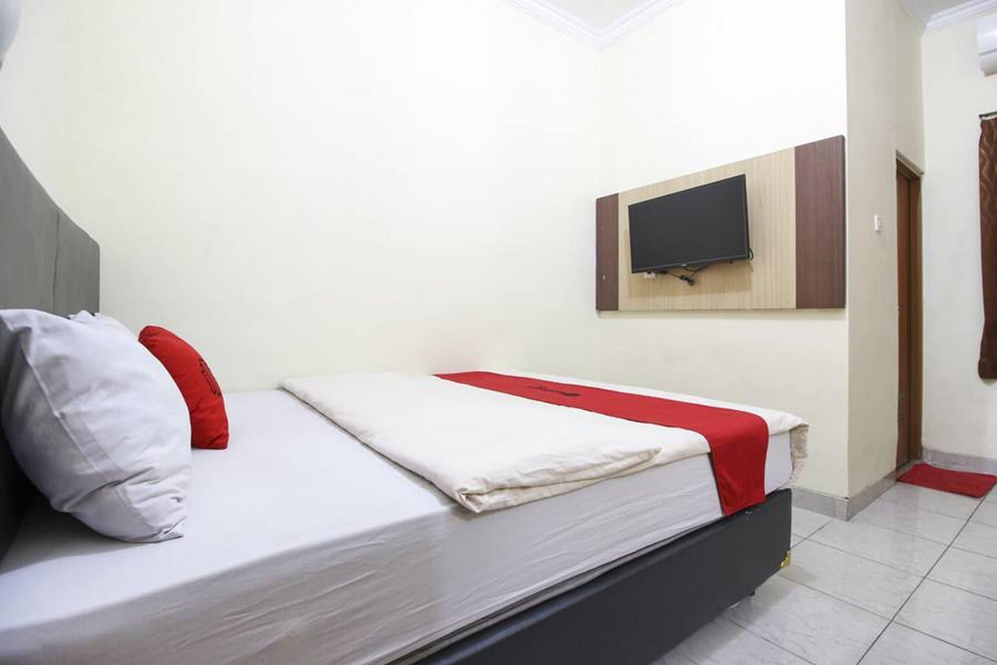 Reddoorz Plus Near Stadion Mandala Krida Yogyakarta Extérieur photo