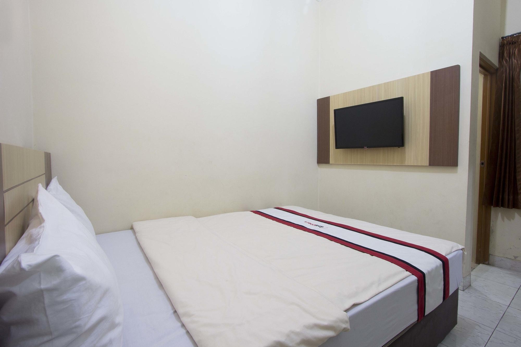 Reddoorz Plus Near Stadion Mandala Krida Yogyakarta Extérieur photo