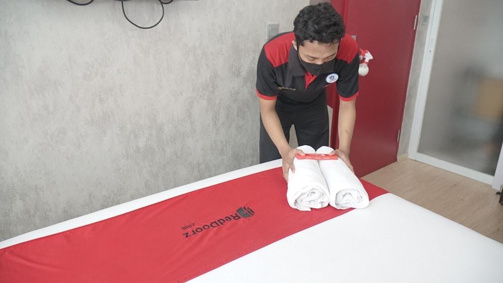 Reddoorz Plus Near Stadion Mandala Krida Yogyakarta Extérieur photo