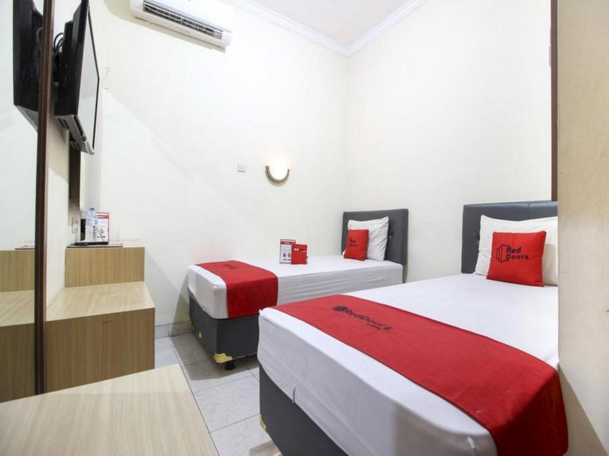 Reddoorz Plus Near Stadion Mandala Krida Yogyakarta Extérieur photo