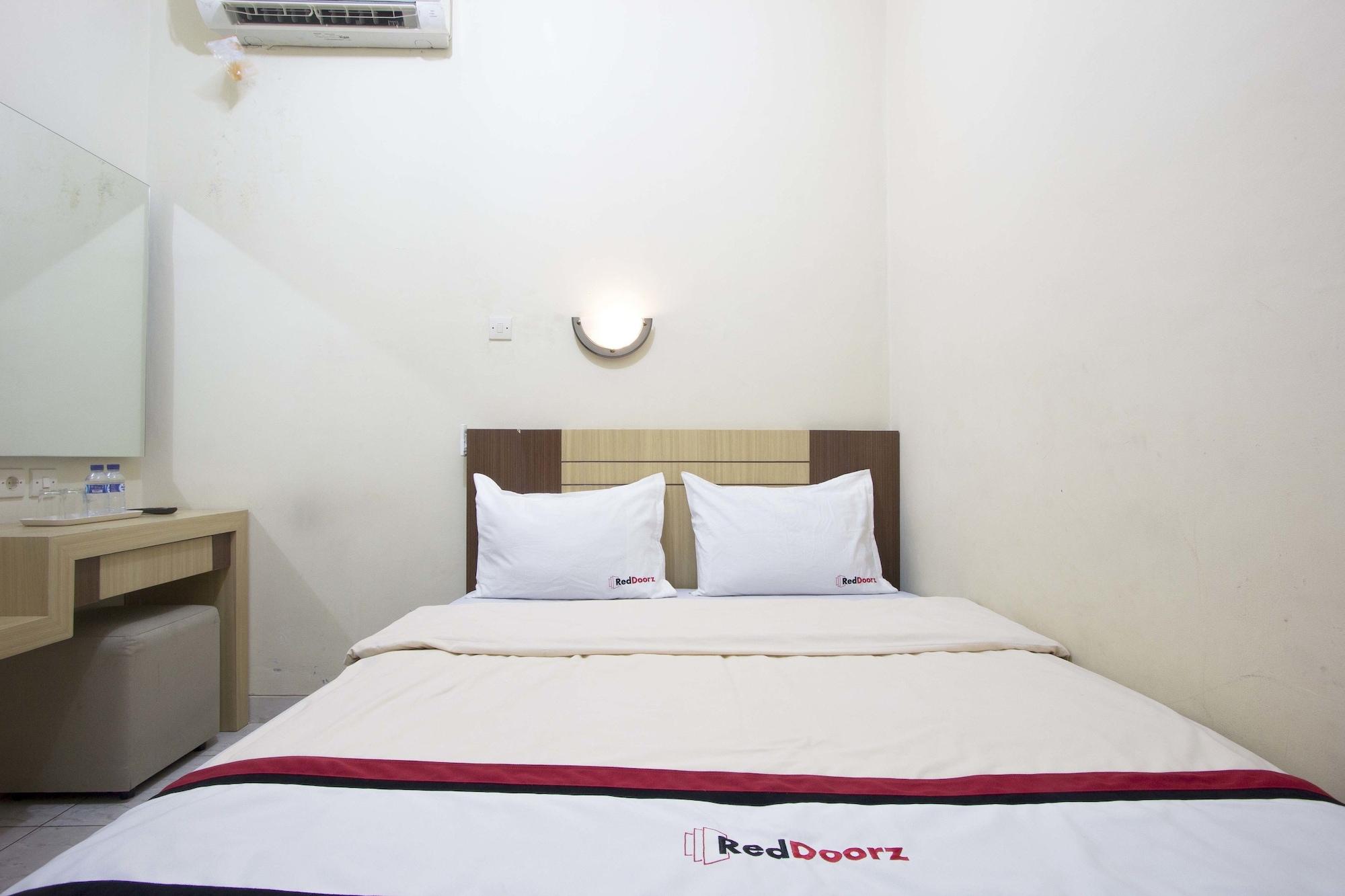 Reddoorz Plus Near Stadion Mandala Krida Yogyakarta Extérieur photo
