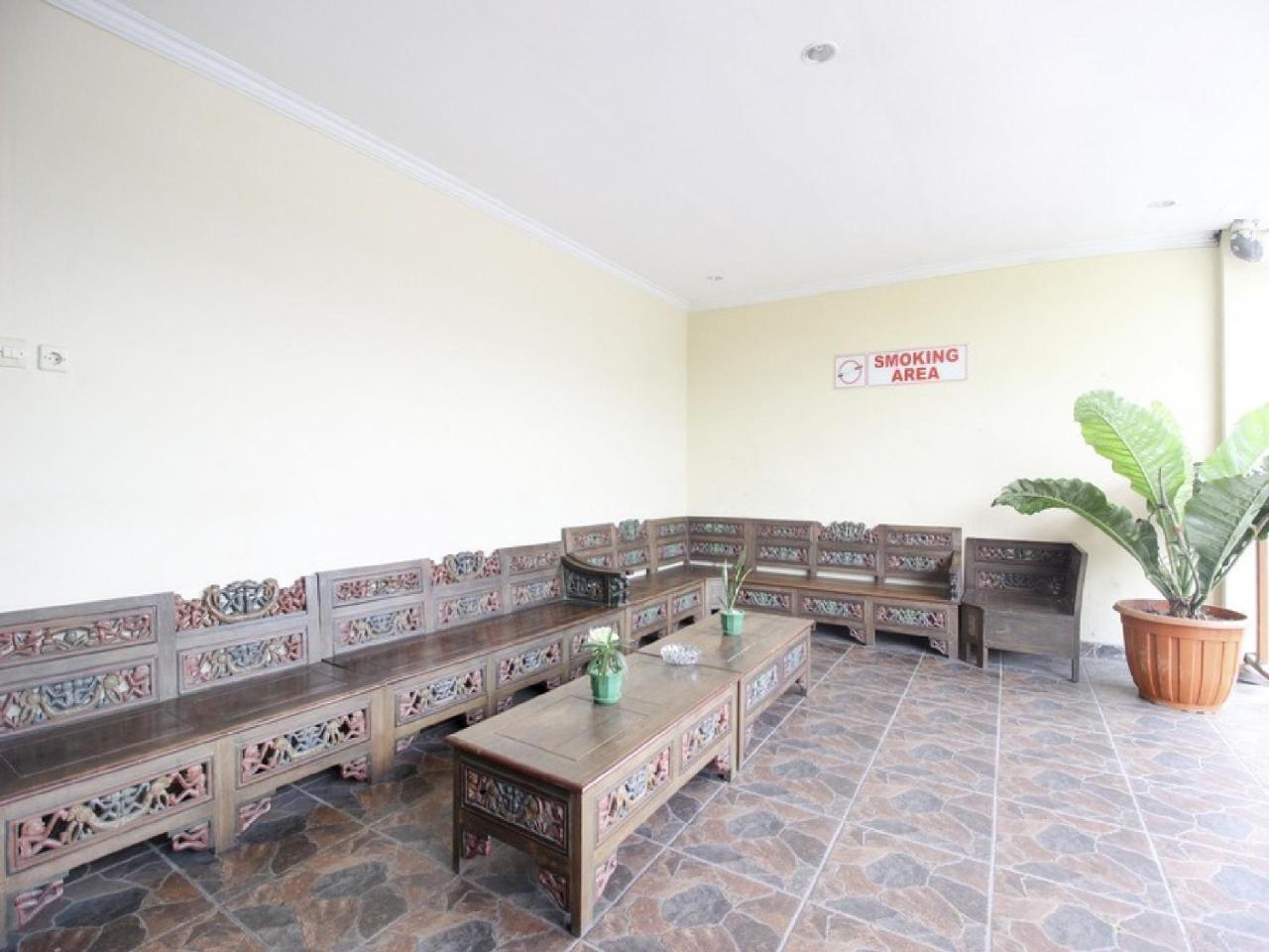 Reddoorz Plus Near Stadion Mandala Krida Yogyakarta Extérieur photo