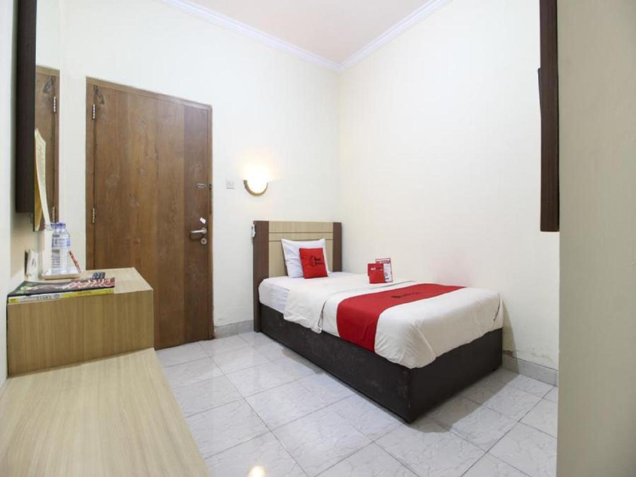 Reddoorz Plus Near Stadion Mandala Krida Yogyakarta Extérieur photo
